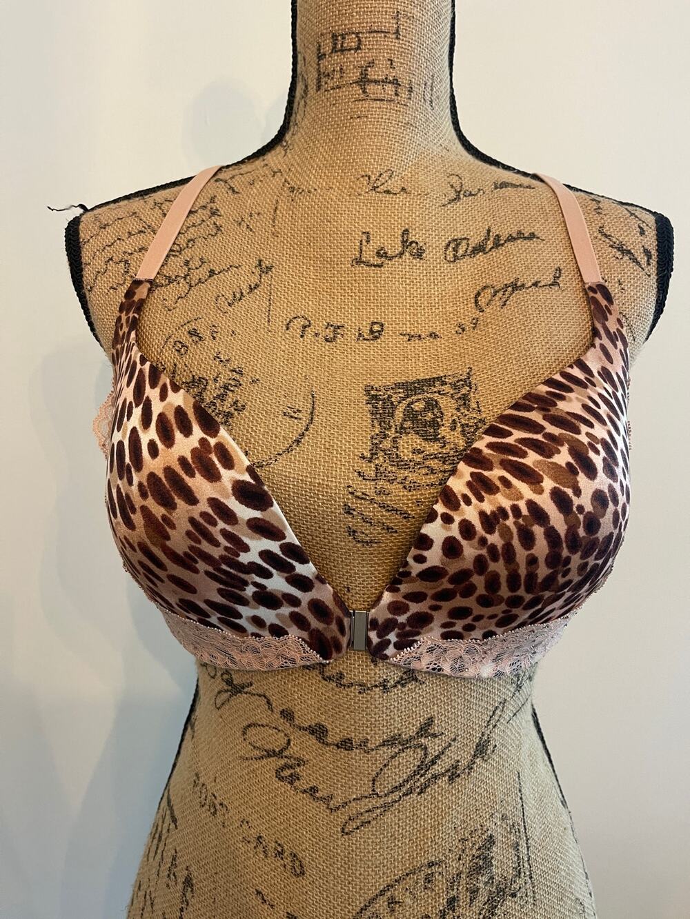 Victoria’s Secret Push Up Racerback Bra Size 34DD Front Clasp